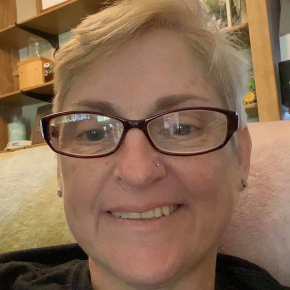 Meet your Posher, Lisa - Picture 1 of 1